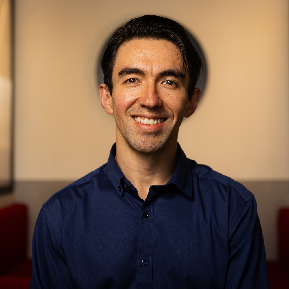 <em>Luis T.</em>